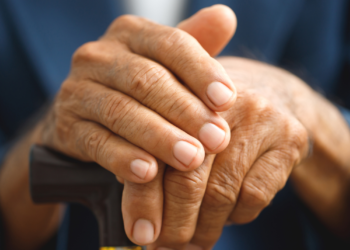 Cuidadora é presa tentando transferir R$ 300 mil de idosos