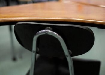 A onda de agressão a professores no mundo: ‘Ficar perto da porta para sair correndo’