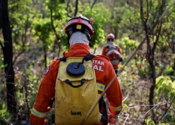 Corpo de Bombeiros extingue incêndio em Cuiabá e combate outros 15 incêndios neste sábado (17)