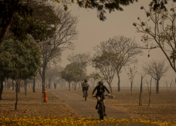 Saúde pede que população evite exposição à fumaça e atividades físicas