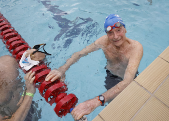 Brasileiro bate recorde mundial de natação aos 99 anos; conheça Anton Karl Biedermann