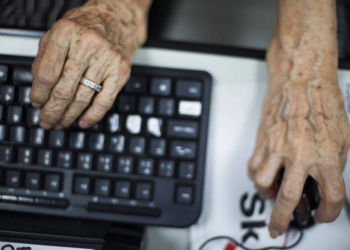 Falso empréstimo, ajuda no caixa e brindes estão entre golpes bancários mais comuns contra idosos