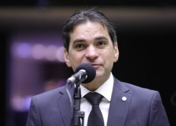 Projeto garante meia-entrada para acompanhante de idoso em eventos culturais