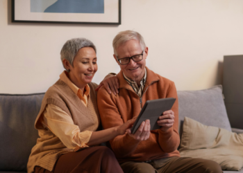 Pesquisa da USP apresenta diretrizes para facilitar uso de tecnologias por idosos