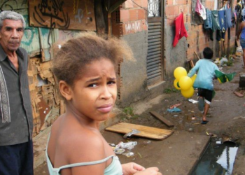 Censo 2022: índice de envelhecimento nas favelas é menor do que no restante do País