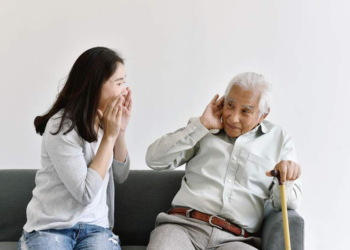 Ãh? Repete o que você falou? Veja como identificar os primeiros sinais de perda auditiva