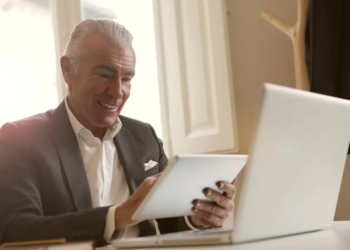 Estudo com IA investiga envelhecimento do cérebro em idosos