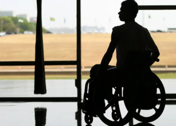 Senadores comemoram veto que mantém pessoas com autismo e síndrome de down no BPC