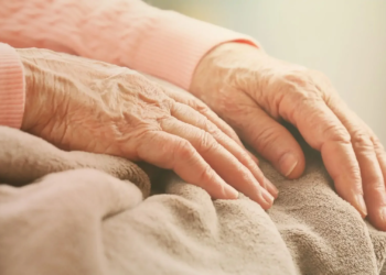 6 cuidados fundamentais com os idosos nas festas de fim de ano