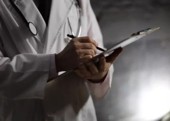 Idoso de 100 anos pagava R$ 16,9 mil de plano de saúde e teve contrato cancelado: ‘Má-fé’