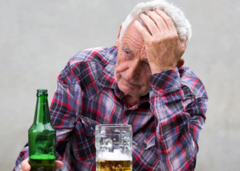 Consumo de álcool entre idosos cresce: Entenda os perigos