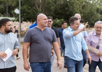 Prefeito e governador visitam HMC, Parque das Águas e Aquário, e criticam antiga gestão