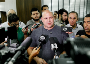 Prefeito garante CADs nas escolas e propõe auxílio de R$ 3 mil para famílias