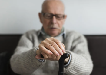 Parkinson: EUA aprovam dispositivo de infusão que fica sob a pele para tratar a doença; entenda