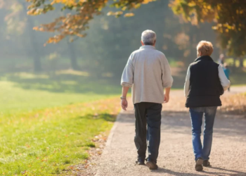 65+ com direitos exclusivos: 16 benefícios de idosos e aposentados para economizar agora