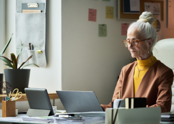 Idosos no mercado de trabalho: Como a experiência está ganhando destaque em 2025