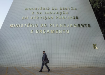 Atraso no Orçamento 2025 trava reajuste, 13º do INSS e outros. Entenda