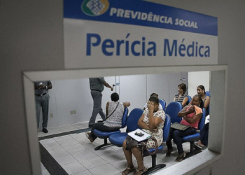 Médica é condenada por improbidade ao descumprir jornada de trabalho no INSS