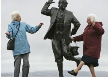 Felicidade vem depois dos 60? Por que idosos são mais felizes do que jovens no Brasil e no mundo