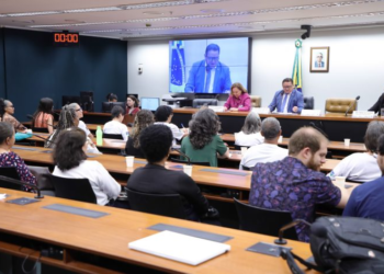 Professora afirma que investir em cursos para idosos desacelera envelhecimento e reduz risco de violência