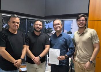 AMPE e SINDAPI formalizam parceria em benefício do servidor público da Educação