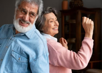 O hábito que aumenta a energia em pessoas com mais de 60 anos (e não é caminhar ou dormir 8 horas por dia)