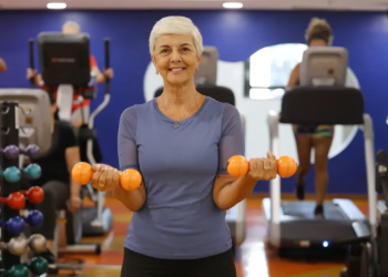 Musculação protege cérebro de idosos contra demência, diz estudo