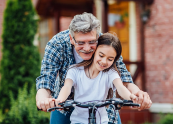 Paternidade tardia: quais os riscos de gerar filhos estando mais velho?