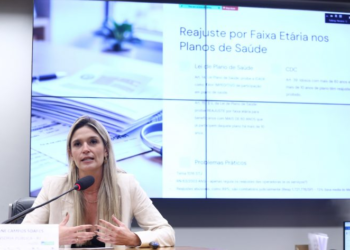 Defensora pública pede na Câmara mudanças na lei para defender idosos de “abusos” dos planos de saúde