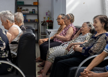 Voz, dentes, altura: Veja mudanças no corpo que ocorrem com o envelhecimento