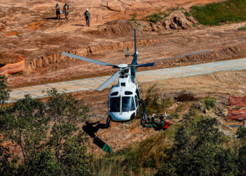 Ciopaer realiza aperfeiçoamento de técnicas de resgate, salvamento e tiro embarcado em aeronave