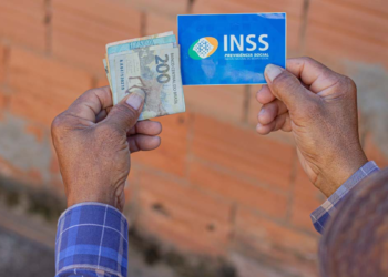 Fila do INSS chega a 4 milhões em maio; saiba como acelerar seu pedido de aposentadoria