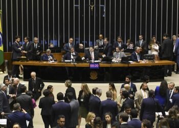 Congresso decide sobre 34 vetos e prepara instalação da CPMI do INSS