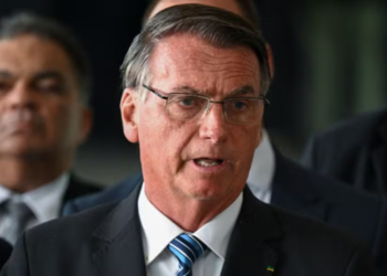 Bolsonaro é alvo de buscas da PF e terá que usar tornozeleira eletrônica
