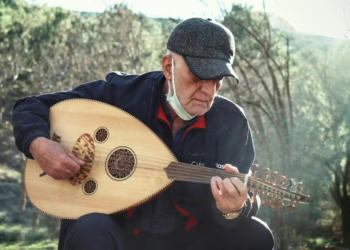 Tocar um instrumento ajuda a manter o cérebro afiado durante o envelhecimento, diz estudo