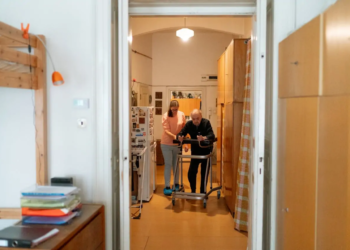 O perigo silencioso: quedas e medo constante afetam pessoas idosas, alerta estudo