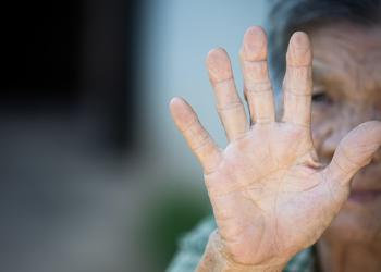 Agora é lei: abandono de idoso ou pessoa com deficiência terá pena maior