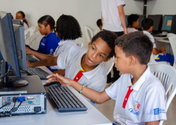 Crianças do Programa SER Família Criança passam a ter aulas de informática em espaço mais acessível