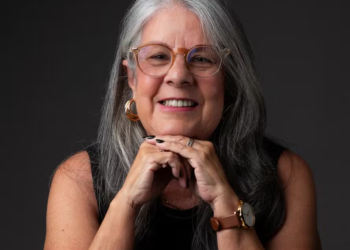 A vida das cuidadoras: ‘Adoeci e pensei ‘quem vai cuidar da minha mãe com Alzheimer se eu cair?’