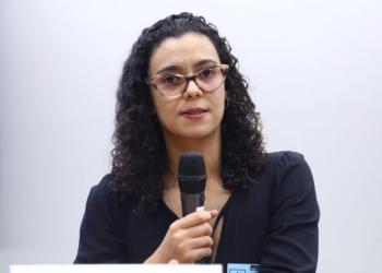 Para debatedores, inteligência artificial pode ajudar idosos a cuidar da saúde