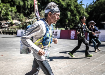 Ultramaratonista de 80 anos quebra recordes e inspira corredores