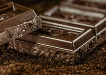 Os compostos do chocolate podem ajudar a retardar o envelhecimento? Cientistas sugerem que sim