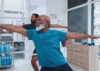 Nem força, nem pilates: este é o melhor exercício depois dos 50 para viver mais, segundo o maior especialista em longevidade do mundo