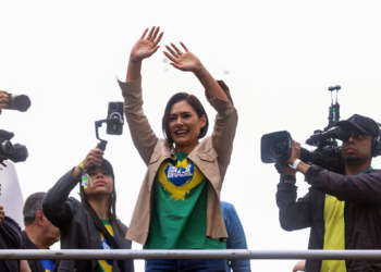 Michelle admite pela 1ª vez concorrer em 2026 e promete ser uma ‘leoa’ por direita conservadora