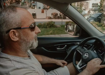 Com que idade devemos parar de dirigir? Estudo em Barcelona traz a resposta