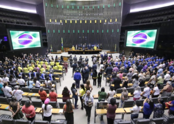 Deputados defendem políticas de proteção em sessão pelo Dia Internacional da Pessoa Idosa