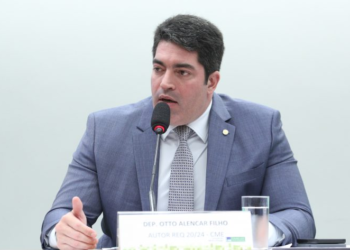 Comissão aprova proibição do horário de verão em todo o país