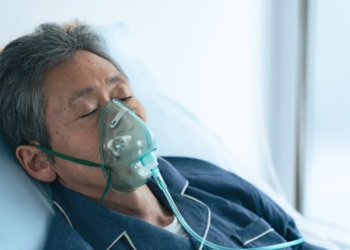 Pneumonia em idosos: conheça as causas e riscos