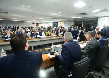 CPMI do INSS: ‘Podem fugir ou dilapidar o patrimônio’, diz Viana sobre pedidos de prisão aprovados