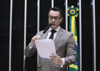 Comissão aprova projeto que dá previsão legal para Disque 100 e prioriza pessoa idosa na telessaúde